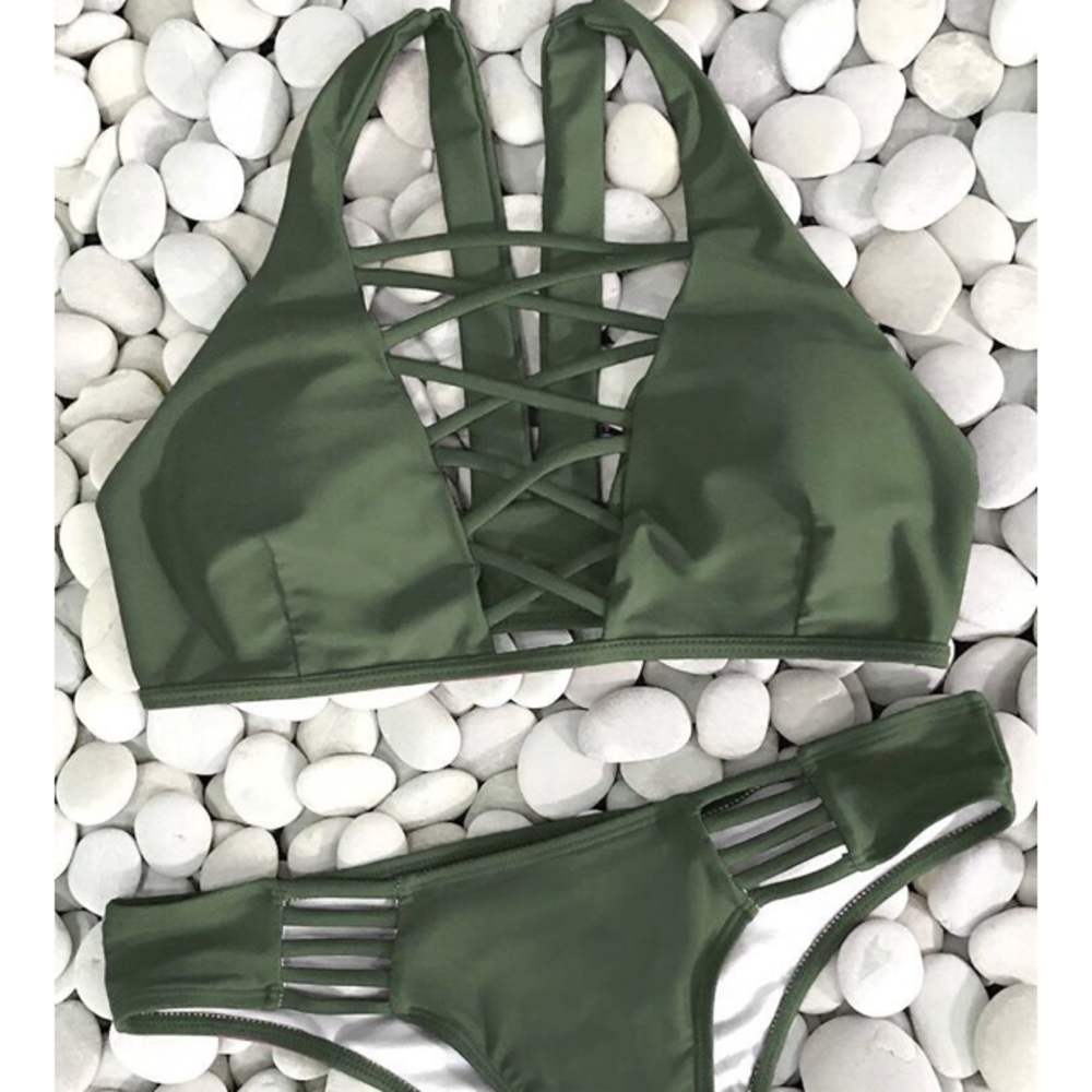 Cupshe bathing suit, new with tags size medium